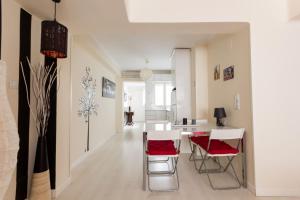 A seating area at Nice Flat -200m Center-2 Baths- 3 Bedrooms 5pers