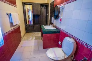 a bathroom with a toilet and a sink at Shani Vilas Ranthambore in Sawāi Mādhopur