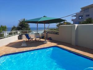 Swimmingpoolen hos eller tæt på Ocean view at 23 La Crete Sands Uvongo