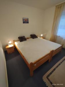 מיטה או מיטות בחדר ב-Ferienwohnung am Hofgarten