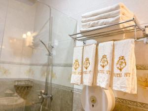 Bilik mandi di Hồng Tùng Hotel