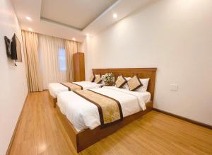 Katil atau katil-katil dalam bilik di Hồng Tùng Hotel