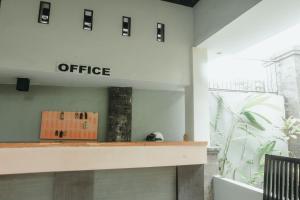 a dining room with a coffee sign on the wall at Hotel Diana 2 in Kesiman