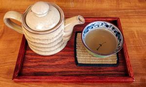 Sakura Guest House的咖啡和沏茶工具
