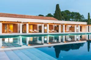 The swimming pool at or close to Il San Corrado di Noto