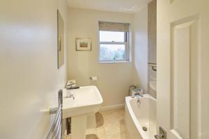 Gallery image of Host & Stay - Richemont Cottage in Whitby