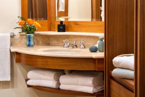 A bathroom at Il San Corrado di Noto