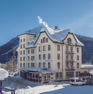 冬のHotel Montana by Mountain Hotelsの様子
