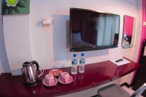 Příslušenství pro přípravu čaje a kávy v ubytování Hotel FX72 Ruteng