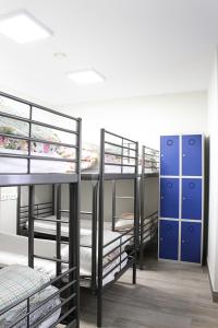 Posteľ alebo postele v izbe v ubytovaní Albergue Logroño Centro