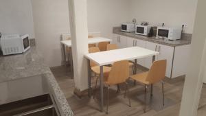 Kuchyňa alebo kuchynka v ubytovaní Albergue Logroño Centro