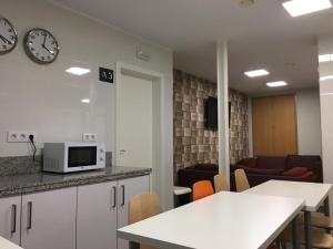 Kuchyňa alebo kuchynka v ubytovaní Albergue Logroño Centro