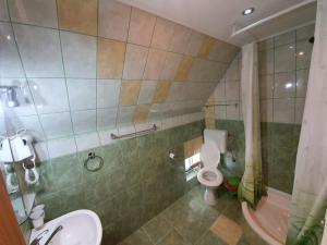 a bathroom with a toilet and a sink and a tub at Casa Verde in Ranca +18 photos