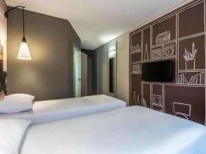 ibis Chia客房内的一张或多张床位
