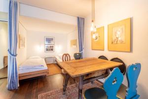 a dining room with a wooden table and a bed at Residenza Quadra B223 in Flims