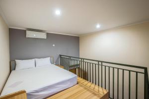 
A bed or beds in a room at Rumah Kubis Residence

