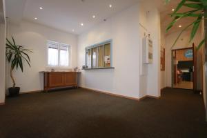 an empty room with a potted plant in the corner at juhui Arosa in Arosa