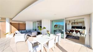 Posedenie v ubytovaní Panoramica views superb luxury apartment