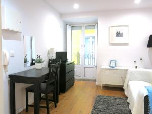 a bedroom with a desk and a bedroom with a bed at Wonderful Studio in Lisbon in Lisbon