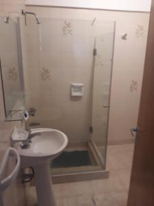 Ένα μπάνιο στο Departamento Manquelazo