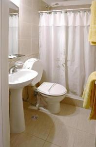 Phòng tắm tại Hotel Patio del Mar