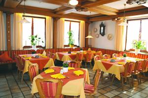 Restaurace v ubytování Hotel Schwarzes Ross