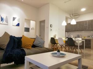 Кът за сядане в Subang City Residence, 8-9 pax with Balcony, Walking Distance to Summit, 5min to Sunway