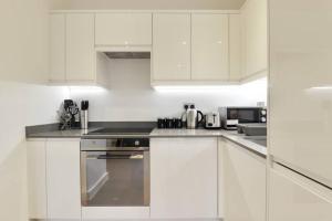 Luxury 1 Bed Flat in St Albans, Modern, WiFi, Six Minutes from Train Station