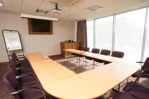 A área empresarial e/ ou a sala de conferências de Leonardo Hotel Cork