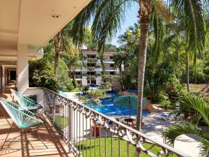 Bazén v ubytování Hotel Casa Iguana Mismaloya nebo v jeho okolí + 23 fotografií