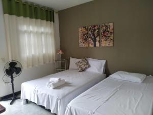 Ένα ή περισσότερα κρεβάτια σε δωμάτιο στο Nova Beco das Cores Flats e Pousada