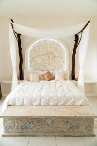 a bedroom with a large bed with a canopy at Hotel Pasión de Luna in Puerto Ángel