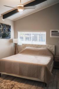 Gallery image of Spacious 2 BR Beach House with King Suite in Waianae