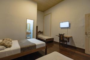 Reviver Hostel客房内的一张或多张床位