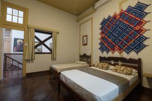 Reviver Hostel客房内的一张或多张床位
