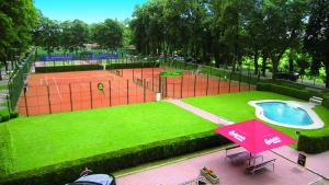 Bazén v ubytování Hotel Milan Vopicka nebo v jeho okolí