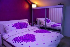 Voodi või voodid majutusasutuse Apartmani Tajna toas