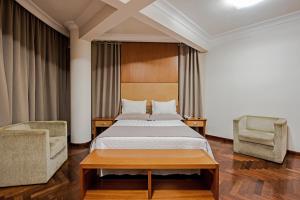 מיטה או מיטות בחדר ב-Astron Ponta Grossa Plaza by Nobile