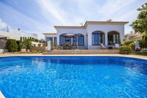 Fotografie z fotogalerie ubytování Villa with sea view and private pool v destinaci Llucmajor