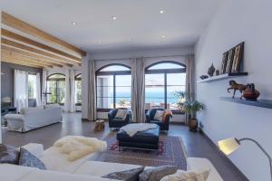 Fotografie z fotogalerie ubytování Villa with sea view and private pool v destinaci Llucmajor