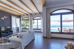 Fotografie z fotogalerie ubytování Villa with sea view and private pool v destinaci Llucmajor