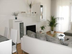 a living room with a couch and a table at Ferienwohnung mit Balkon in Zwenkau