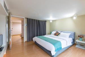 Letto o letti in una camera di Keluowei International Serviced Apartment Guangzhou Sun-yet.memorial Branch