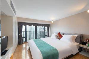 Letto o letti in una camera di Keluowei International Serviced Apartment Guangzhou Sun-yet.memorial Branch