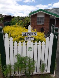 Gallery image of Alison's Rest in Redcliffe