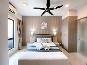 Кровать или кровати в номере 1 Tebrau Residences By JK Home