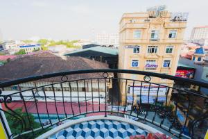 een balkon met uitzicht op een stad met gebouwen bij The Opera Hotel Hải Phòng in Hai Phong