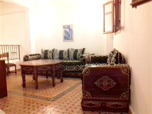 A seating area at 3 bedrooms house at Rabat 800 m away from the beach with furnished terrace