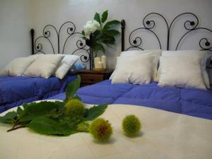 سرير أو أسرّة في غرفة في 3 bedrooms villa with private pool enclosed garden and wifi at Monesterio