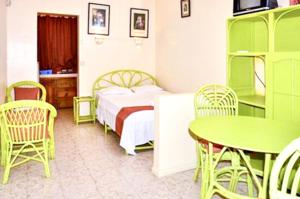 Gallery image of Studio with shared pool furnished terrace and wifi at Pereybere 1 km away from the beach in Pereybere